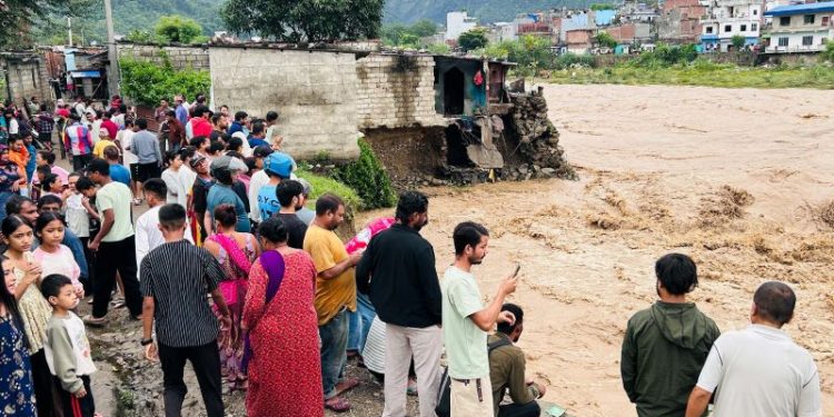 तिनाउको बाढीले बुटवलमा ६ घर बगायो