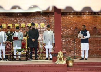 ग्यास अभावपछि फेरियो उद्योग मन्त्रालयको नेतृत्व, साहले लिए शपथ