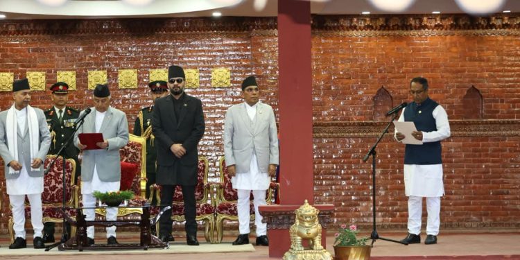 ग्यास अभावपछि फेरियो उद्योग मन्त्रालयको नेतृत्व, साहले लिए शपथ