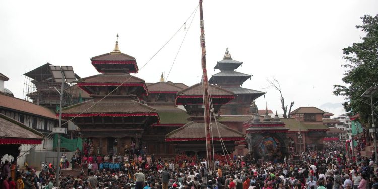 लिङ्गो ठड्याउँदै वसन्तपुरबाट सुरु भयो इन्द्रजात्रा