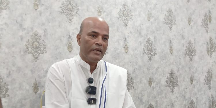जनताको कुरा सुन्न मेची-महाकाली यात्रा गर्दै सांसद अमरेश सिंह