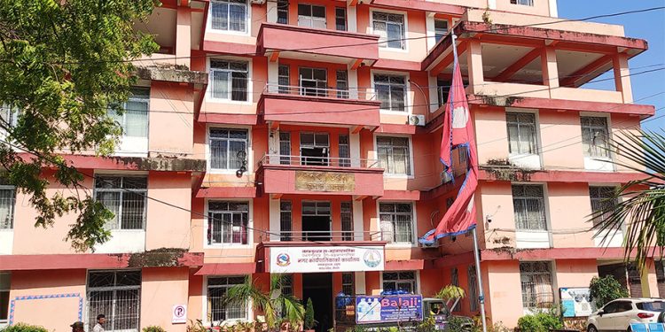 बजेट पारित भएको दुई महिना बित्दा पनि १२ पालिकाको खाता बन्द