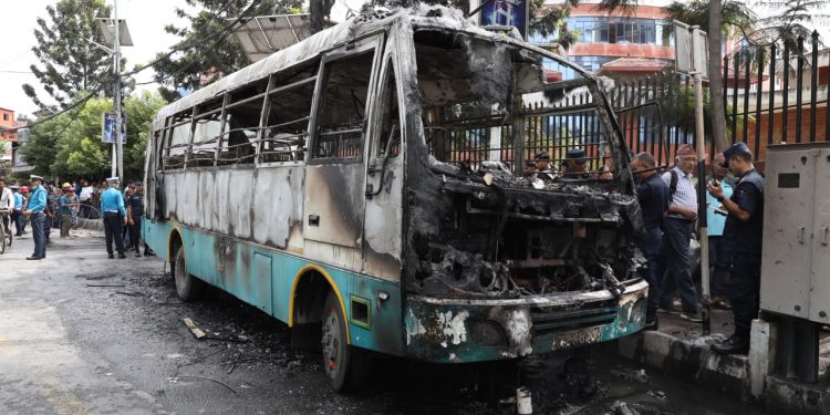 त्रिपुरेश्वर बस आगलागी : एसएसपी बस्नेतको नेतृत्वमा समिति