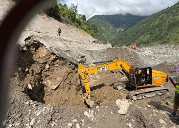 बाढी प्रभावित त्रिशूली-३ ‘ए’ मा चार एक्स्काभेटरबाट ड्रिलिङ