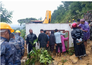 धनुषाको आँपगाछीमा पहिरोले घर पुरिँदा ४२ वर्षीया महिलाको मृत्यु