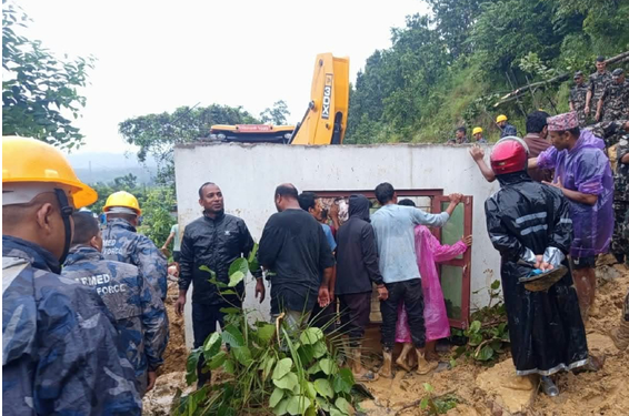 धनुषाको आँपगाछीमा पहिरोले घर पुरिँदा ४२ वर्षीया महिलाको मृत्यु