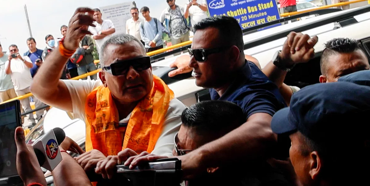 प्रसाईँले लगाए प्रधानमन्त्री र गृहमन्त्रीविरुद्ध नाराबाजी