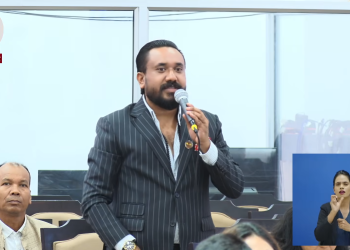 ‘के खाएपछि कन्फिडेन्स आउँछ?’ विपक्षीलाई खगेन्द्र सुनारको प्रश्न