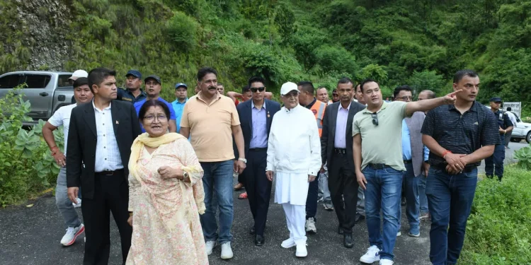 धादिङ र नुवाकोटमा ओलीको स्थलगत निरीक्षण