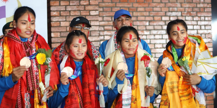 जापानबाट फर्कियो नेपाली पदक विजेता टोली