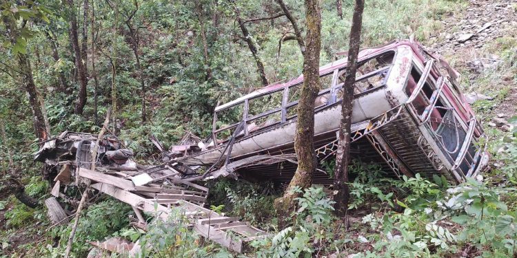 पोखरामा विद्यार्थी बोकेको बस दुर्घटना, पाँच जनाको मृत्यु
