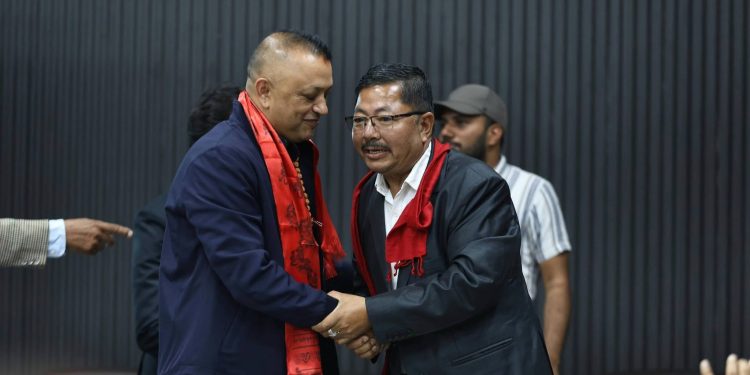 कांग्रेसको नयाँ सभापतिका रूपमा गगन थापाले लिए शपथ