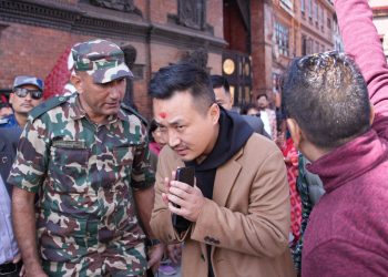 फूलपातीमा हनुमानढोका पुगे गृहमन्त्री गुरुङ