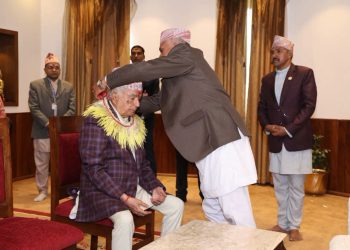 राष्ट्रपति पौडेलले लगाए दसैंको टीका र जमरा