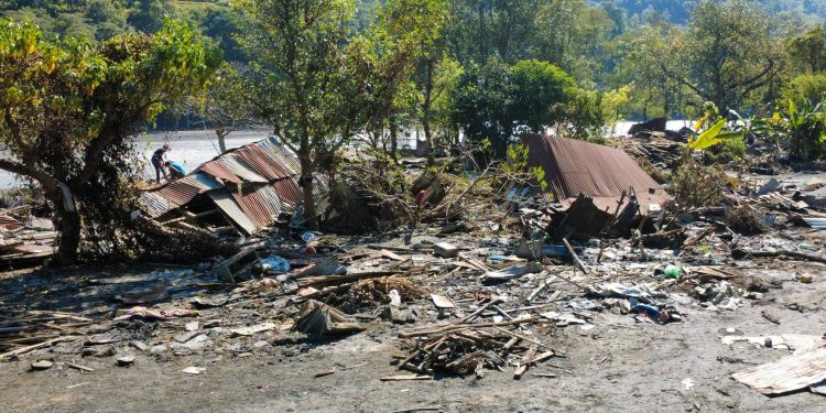 शान्तिबजारमा बाढीको वितण्डा : घर गुमाएका परिवार पालमुनि