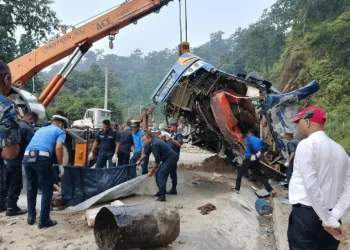 नवलपरासी पूर्वमा बस दुर्घटना : ६ जनाको मृत्यु, १० घाइते