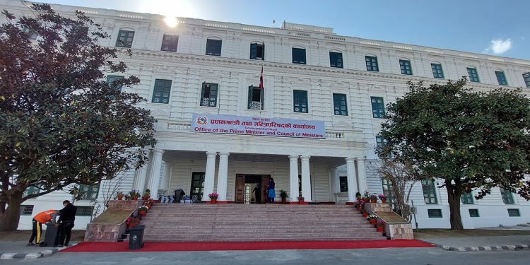ऊर्जा क्षेत्रमा ठेक्का अनियमितताको आरोप, प्रधानमन्त्री कार्यालय र अख्तियारमा उजुरी
