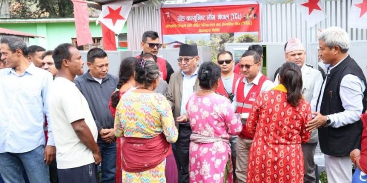 प्रचण्डद्वारा नुवाकोटका बाढीपीडितलाई २१ अस्थायी आवास हस्तान्तरण