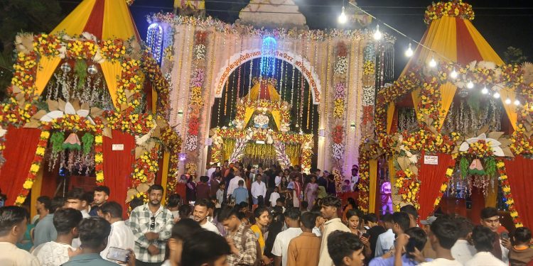उज्यालोमा चम्कियो जनकपुरको राजदेवी मन्दिर-तस्बिर-