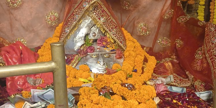 बडादसैँको दोस्रो दिन, शक्तिपीठमा भक्तजनको घुइँचो